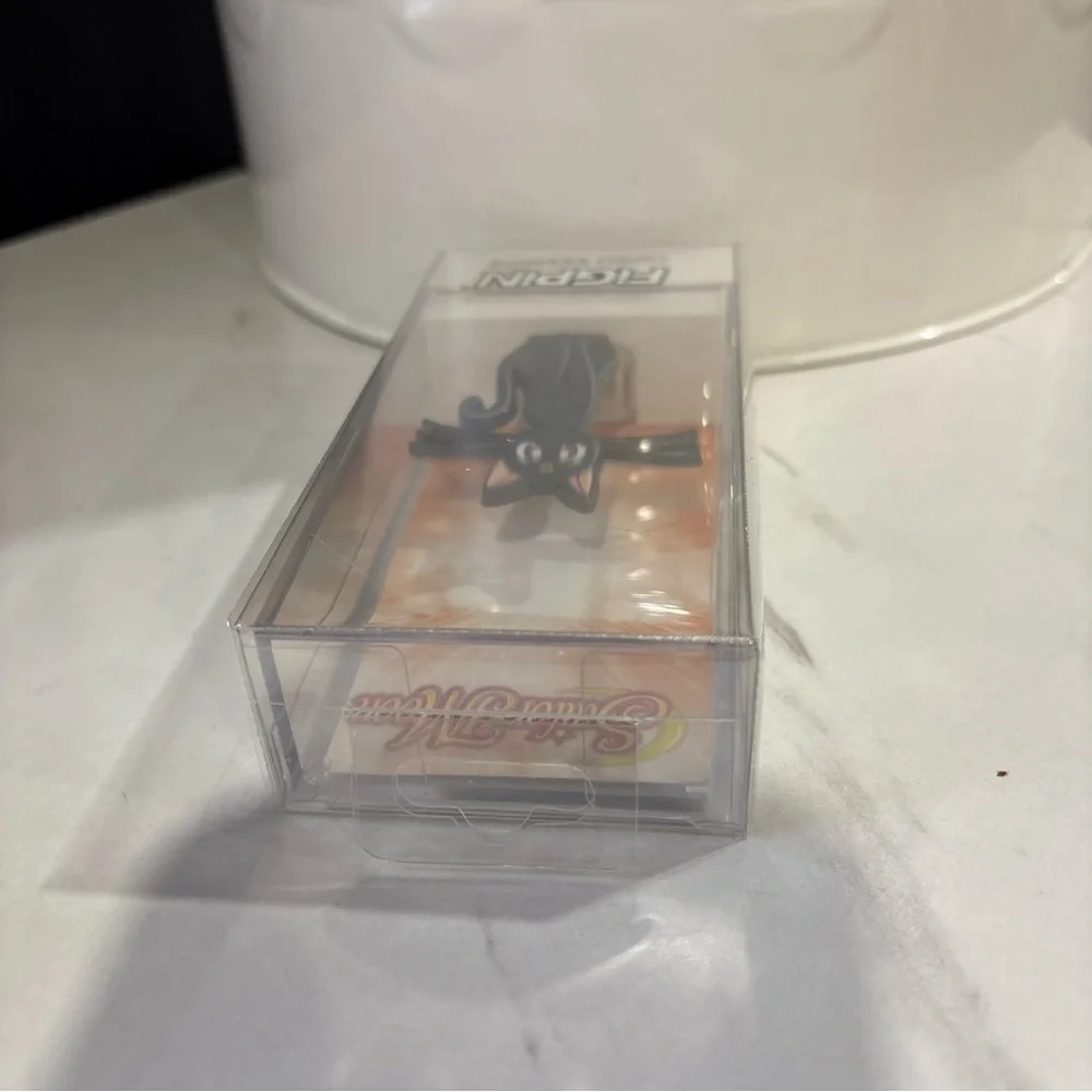 FiGPiN Luna #1304 Sailor Moon